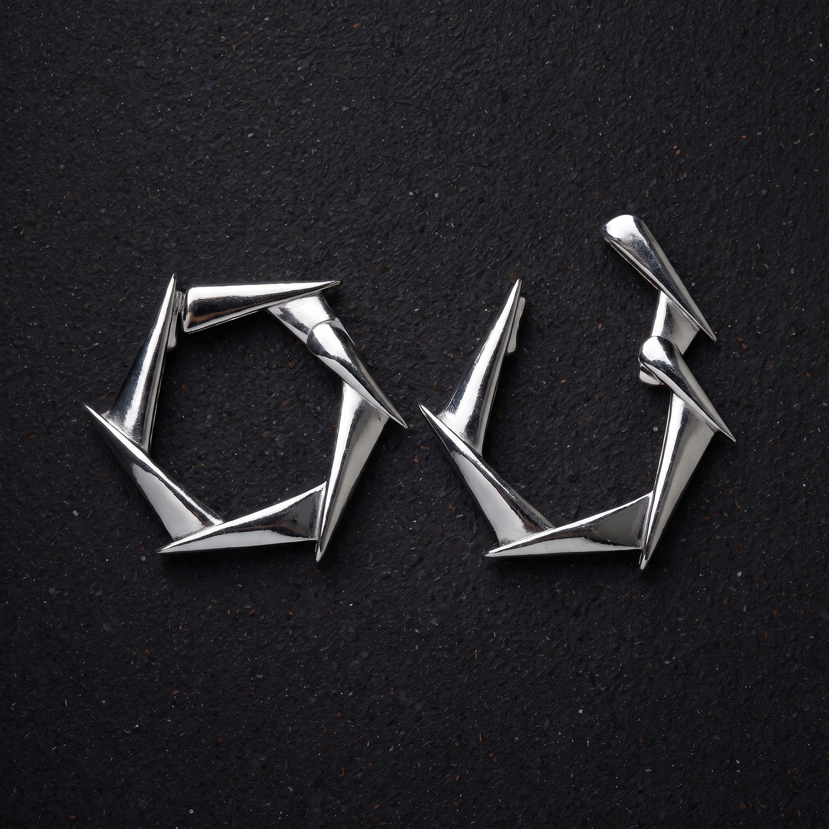 Convulse Hangers